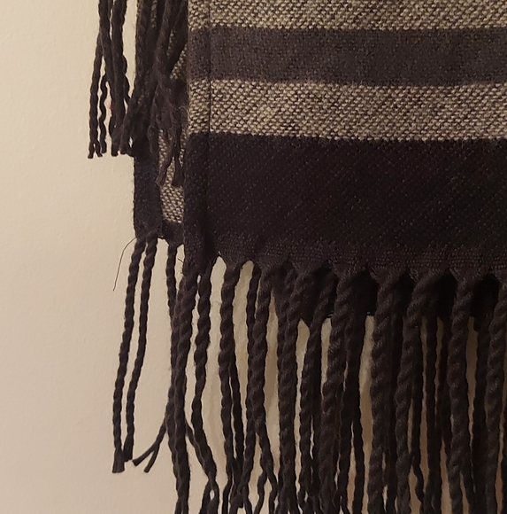 Hollister chunky blanket/scarf or wrap - Picture 2 of 9